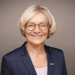 Portrait von Silvia Breyer, contec GmbH