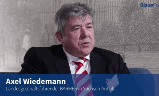 Blaue Couch - Axel Wiedemann