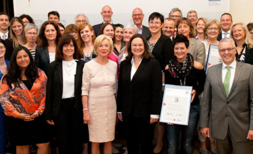 Andrea Nahles zeichnet contec für zukunftsfähige Unternehmenskultur aus