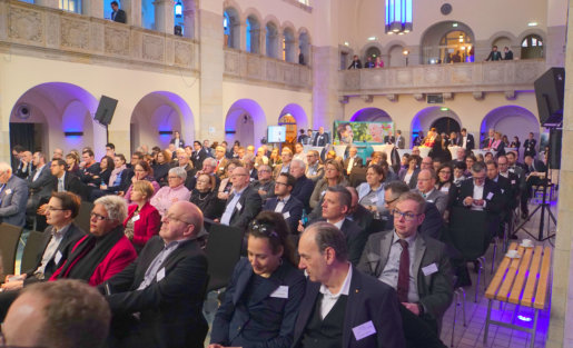 Pflege unter Denkmalschutz? contec lädt zum 16. contec forum Pflege und Vernetzung