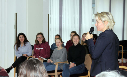 So vielfältig ist die Pflege: care4future informiert über den Pflegeberuf