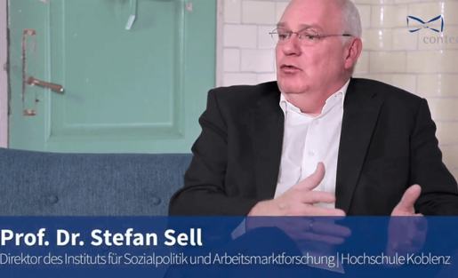 Blaue Couch: Prof. Dr. Stefan Sell über die Konzertierte Aktion Pflege