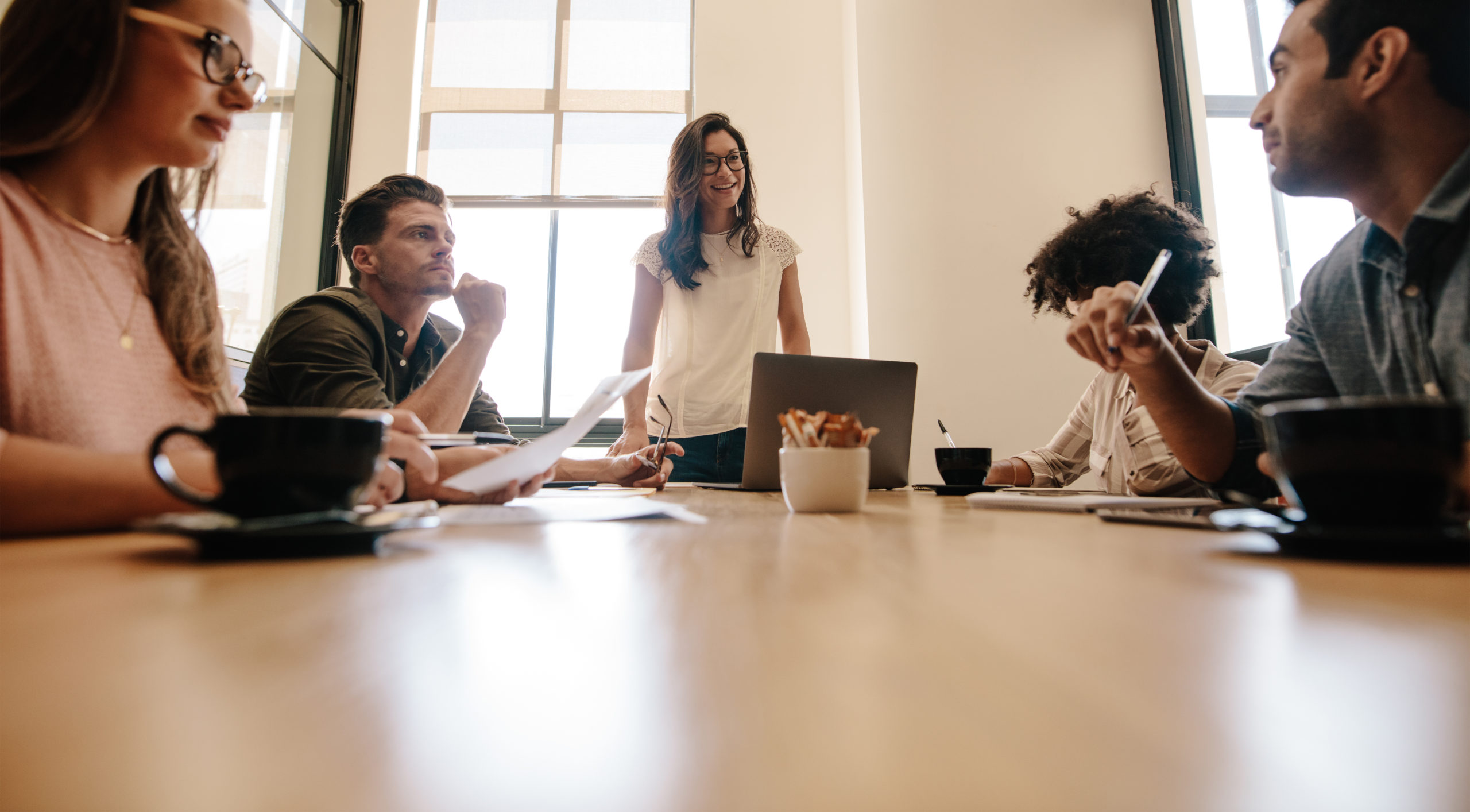 Personalbemessung_Menschen am Schreibtisch