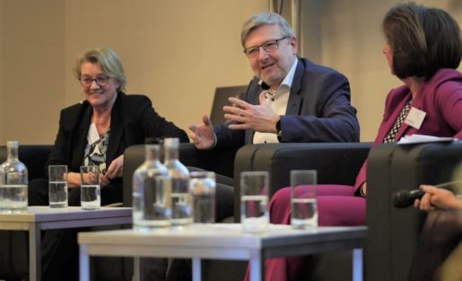 Kurz gefragt: Was muss 2023 in der Pflege passieren?