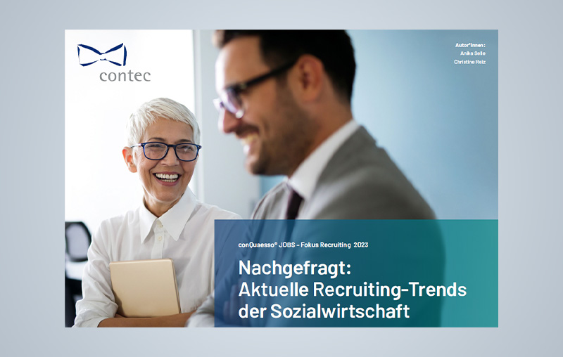 Titelbild von Nachgefragt: Aktuelle Recruiting-Trends der Sozialwirtschaft_eine lachende aeltere Frau und ein lachender junger Mann